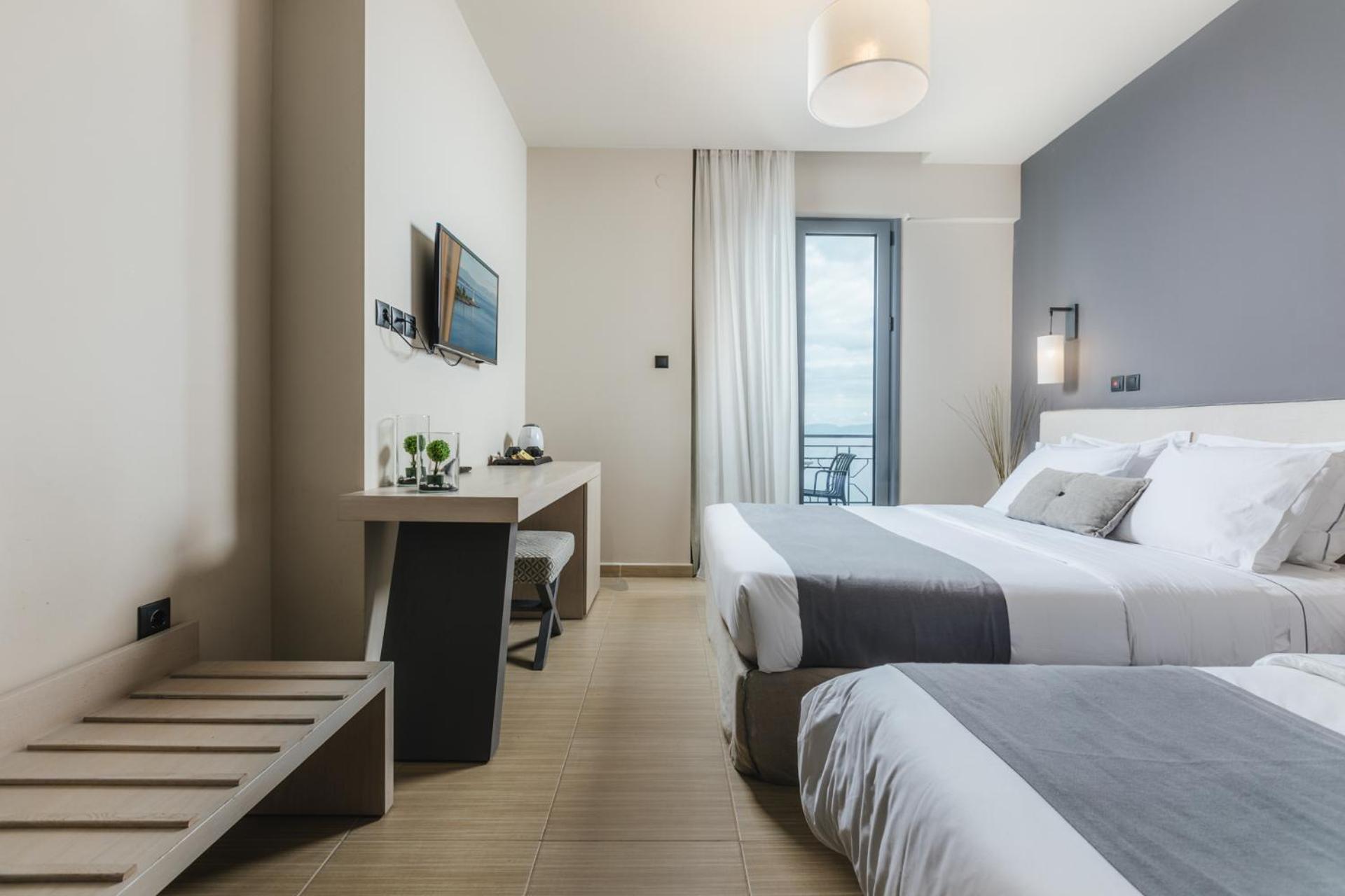 Infinity Hotel Gytheio 外观 照片