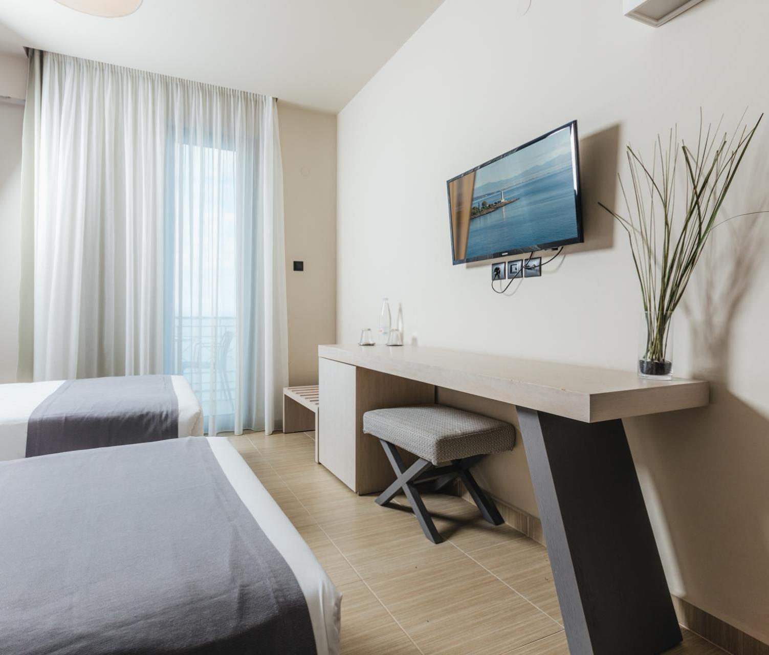 Infinity Hotel Gytheio 外观 照片
