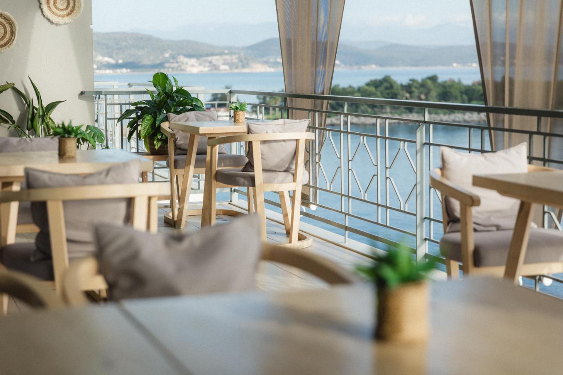 Infinity Hotel Gytheio 外观 照片