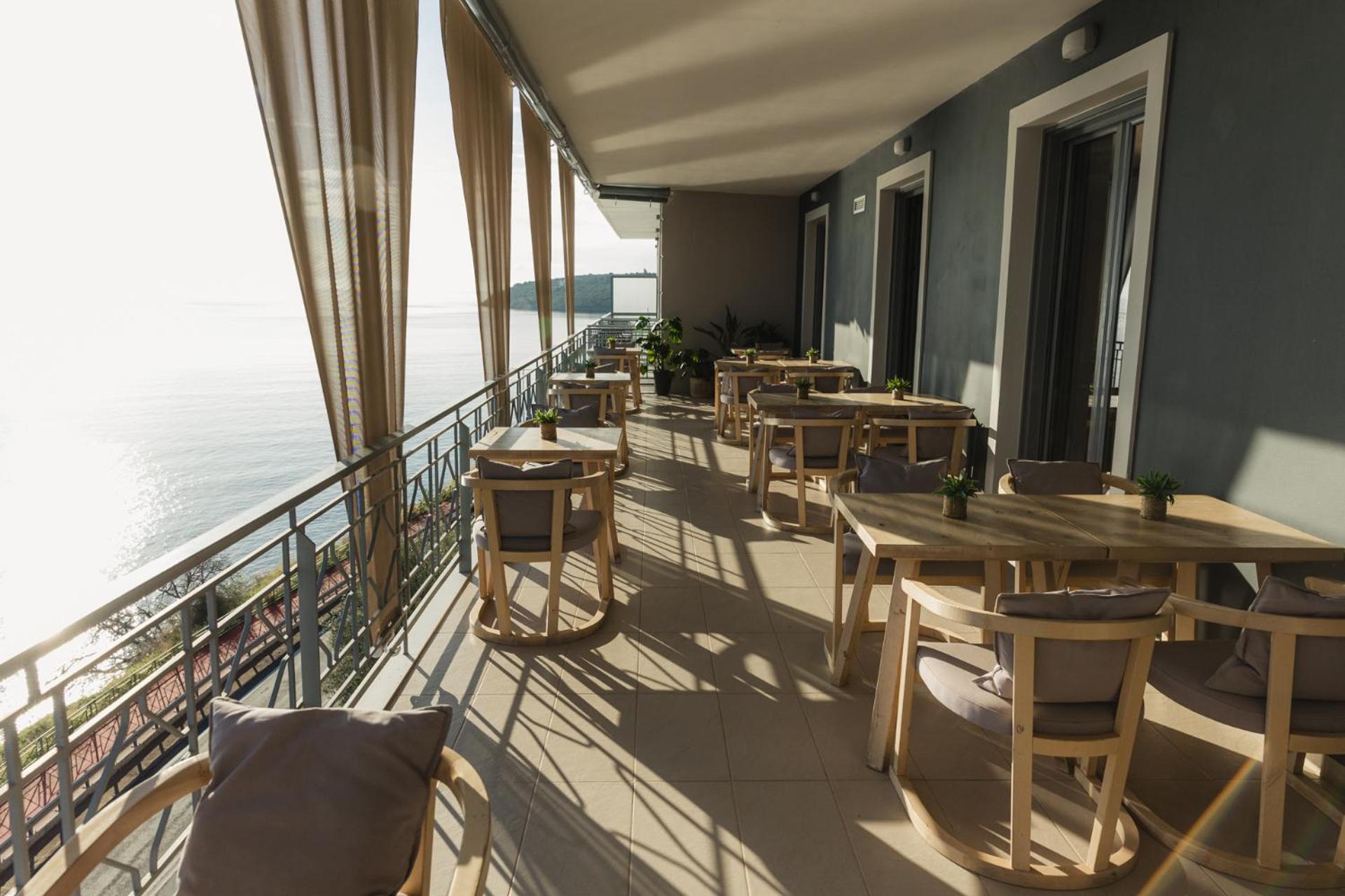 Infinity Hotel Gytheio 外观 照片