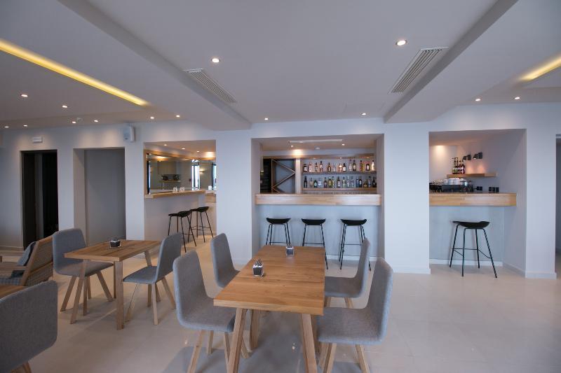 Infinity Hotel Gytheio 外观 照片